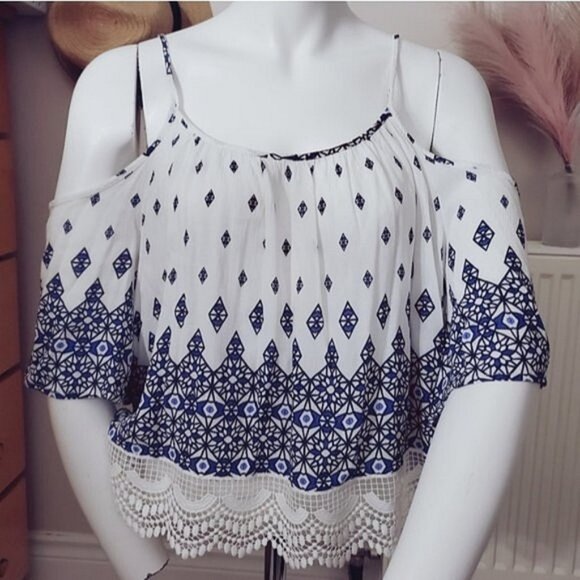 Boho H&M Divided Paisley Mozaic Cold Shoulder Top - Picture 10 of 15